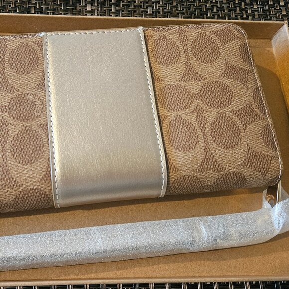 Coach Long Zip Around Wallet In Signature Canvas - Boxed - NWT - Picture 11 of 13